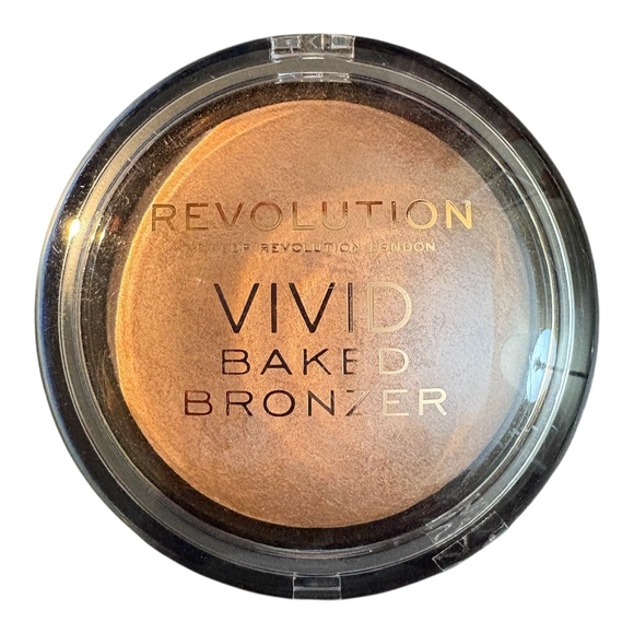 Makeup Revolution Other - Revolution Vivid Baked Bronzer in Golden Days NEW